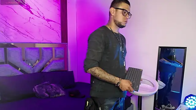 Nickk 21  online show from May 30, 2026, 2:12 pm