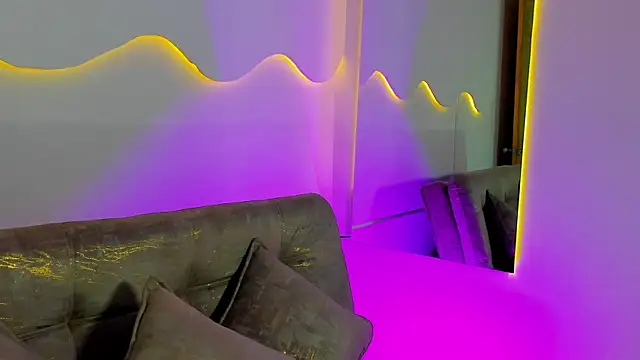 Snapshot of MiaMalcova__ chatting on April 25, 2026, 7:33 pm MiaMalcova online show from April 25, 2026, 7:33 pm