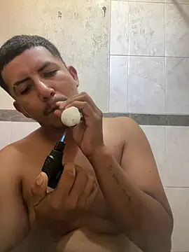 Snapshot of Alcantar01 chatting on May 31, 2026, 3:07 pm Alcantar01 online show from May 31, 2026, 3:07 pm