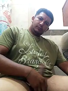Snapshot of Alcantar01 chatting on June 1, 2026, 4:28 pm Alcantar01 online show from June 1, 2026, 4:28 pm