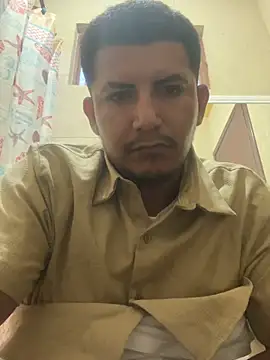 Snapshot of Alcantar01 chatting on June 1, 2026, 1:17 am Alcantar01 online show from June 1, 2026, 1:17 am