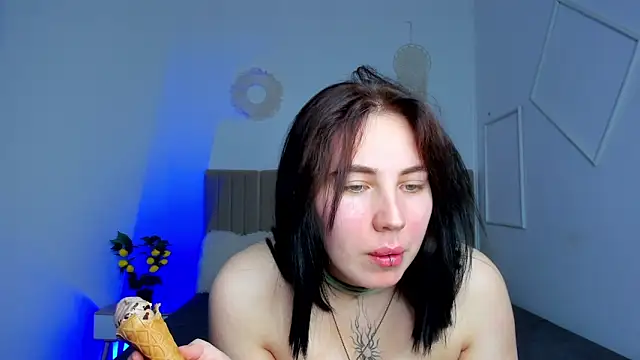 Snapshot of Shiraazsh_ chatting on May 25, 2026, 8:18 pm Shiraazsh online show from May 25, 2026, 8:18 pm