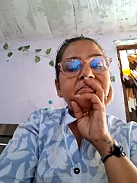 Shalini3456 online show from April 15, 2026, 9:04 am