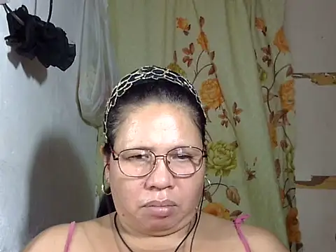 HottyCurlyPeanut online show from June 6, 2026, 6:51 am