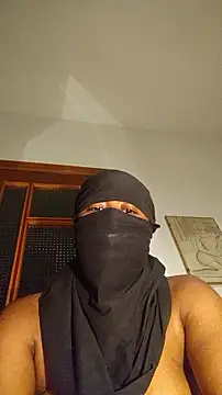 Maryleycandelo online show from April 16, 2026, 9:39 pm