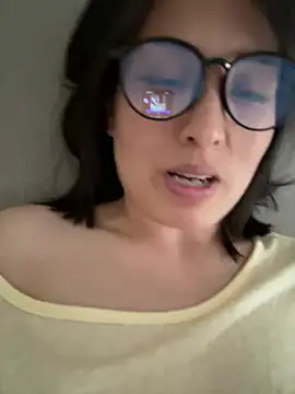 Snapshot of Faye-baby chatting on April 28, 2026, 2:27 am Faye-baby online show from April 28, 2026, 2:27 am