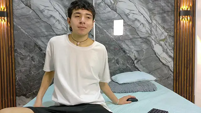 Snapshot of NoahWalker__ chatting on July 8, 2026, 11:11 am NoahWalker online show from July 8, 2026, 11:11 am