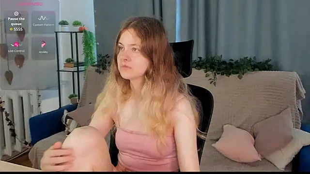 Glitch Doll online show from July 3, 2026, 6:31 am