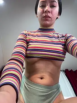 Lila-pinkky online show from May 22, 2026, 11:41 am