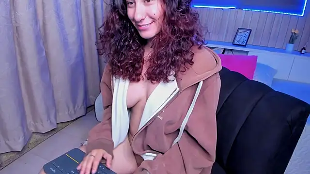 Snapshot of Naughty_Kat_ chatting on June 5, 2026, 6:52 am Naughty Kat online show from June 5, 2026, 6:52 am