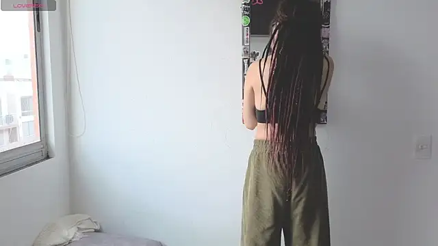 Snapshot of giulietta_monsalve chatting on April 19, 2026, 8:11 pm giulietta monsalve online show from April 19, 2026, 8:11 pm