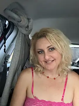 Snapshot of misskissxoxo chatting on May 5, 2026, 6:49 am misskissxoxo online show from May 5, 2026, 6:49 am
