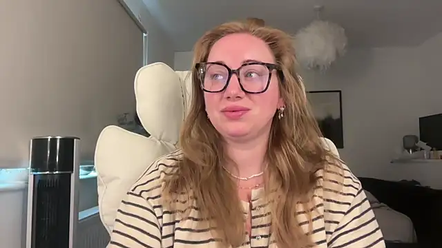 arielsweetieee online show from May 18, 2026, 6:18 am