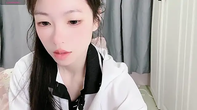 XiaoMei-iiiiii online show from May 19, 2026, 7:04 am