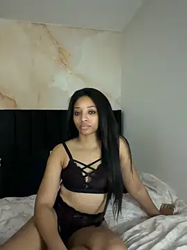 Kira-blazee online show from April 17, 2026, 7:06 pm