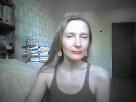 Snapshot of LunaBelle8 chatting on May 16, 2026, 2:16 pm LunaBelle8 online show from May 16, 2026, 2:16 pm