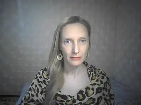 Snapshot of LunaBelle8 chatting on April 22, 2026, 5:20 pm LunaBelle8 online show from April 22, 2026, 5:20 pm