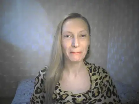 Snapshot of LunaBelle8 chatting on May 1, 2026, 4:12 pm LunaBelle8 online show from May 1, 2026, 4:12 pm
