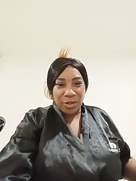 Snapshot of MadameEbony chatting on July 16, 2026, 11:40 am MadameEbony online show from July 16, 2026, 11:40 am