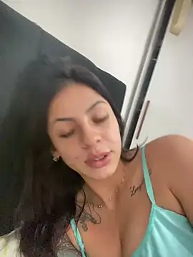 Livia-cortez online show from April 21, 2026, 3:07 pm