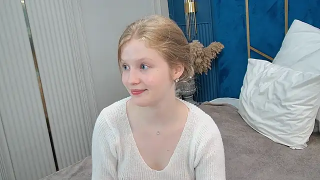 LilianHowards online show from June 14, 2026, 10:27 am