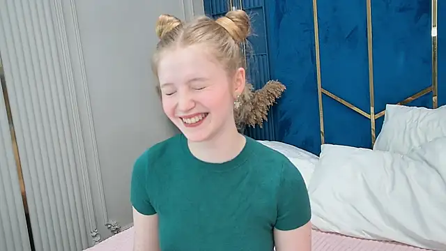 LilianHowards online show from June 30, 2026, 7:41 am