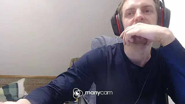 Snapshot of Milkyman7 chatting on March 4, 2026, 9:44 pm Milkyman7 online show from March 4, 2026, 9:44 pm