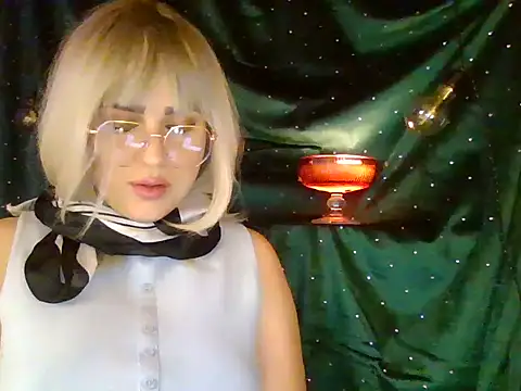 MillaNox online show from April 17, 2026, 9:17 pm