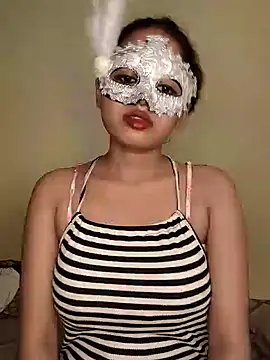 couple hot43 online show from April 22, 2026, 4:47 pm