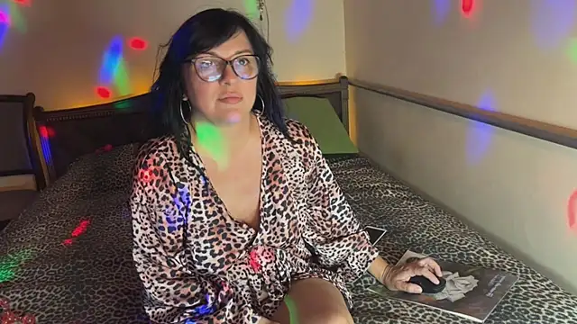 Snapshot of OxiLovex chatting on July 14, 2026, 8:48 pm OxiLovex online show from July 14, 2026, 8:48 pm