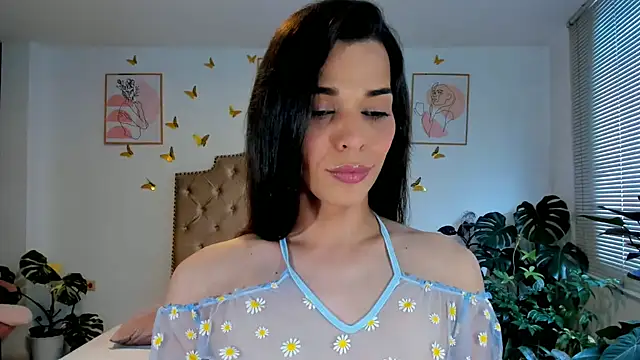 bella grego online show from June 11, 2026, 8:06 pm