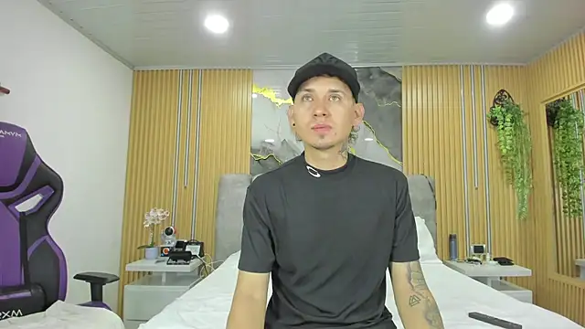 Snapshot of Owen_Drake chatting on May 6, 2026, 11:31 pm Owen Drake online show from May 6, 2026, 11:31 pm