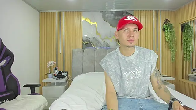 Snapshot of Owen_Drake chatting on May 8, 2026, 12:58 am Owen Drake online show from May 8, 2026, 12:58 am