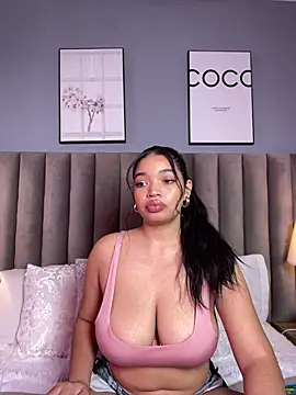 LilyFoox online show from May 28, 2026, 1:28 pm