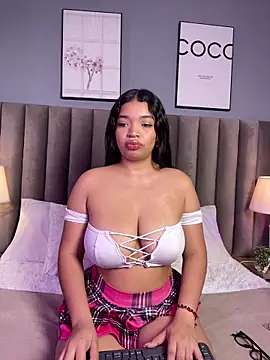 LilyFoox online show from May 27, 2026, 1:18 pm