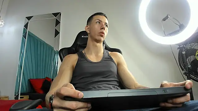 OliverThompsonJS online show from May 18, 2026, 1:05 pm