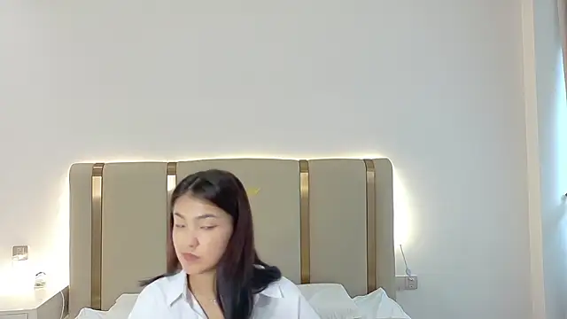 Snapshot of Maiaxoxo chatting on July 4, 2026, 3:24 am Maiaxoxo online show from July 4, 2026, 3:24 am