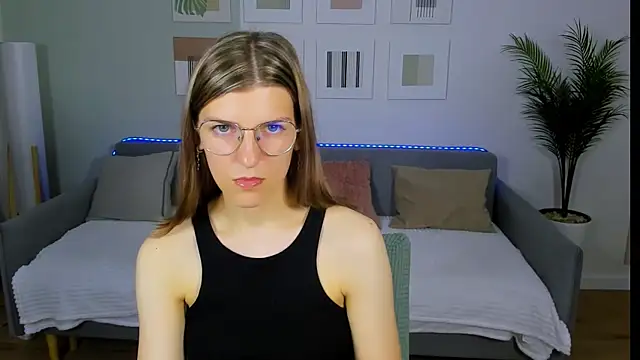 AnnaThorne online show from May 21, 2026, 4:21 am