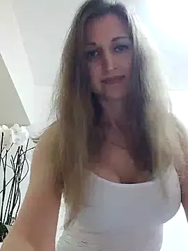 irresistibelle online show from April 28, 2026, 9:19 pm