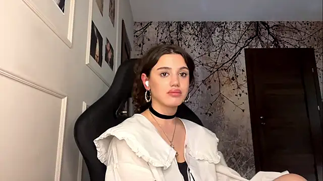 PamelaFougere online show from April 21, 2026, 3:07 pm