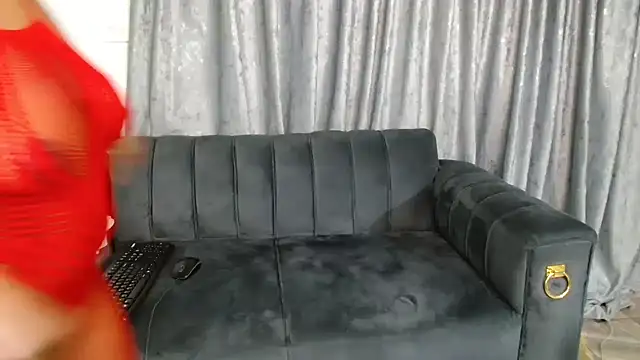 SweetHotLips102 online show from May 4, 2026, 3:59 pm
