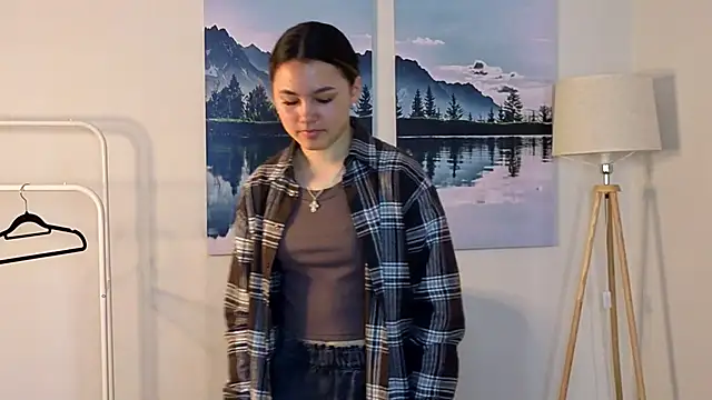 HienPolemeni online show from April 18, 2026, 7:22 am