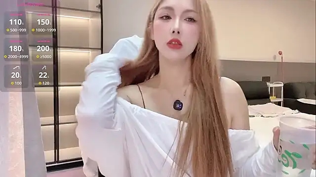 wenwen-mm online show from June 12, 2026, 6:33 am