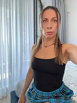 Snapshot of Mira_Luna chatting on July 24, 2026, 7:26 am Mira Luna online show from July 24, 2026, 7:26 am