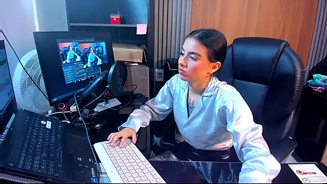isabella hv online show from June 3, 2026, 7:51 pm