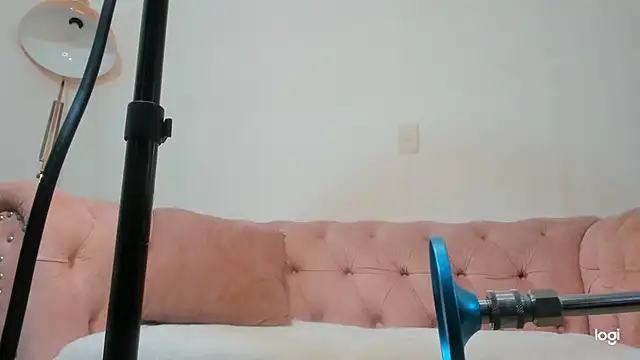 Snapshot of Melaniie_Hill chatting on May 20, 2026, 3:53 pm Melaniie Hill online show from May 20, 2026, 3:53 pm