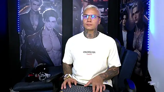 Snapshot of damian_becker chatting on June 24, 2026, 11:57 pm damian becker online show from June 24, 2026, 11:57 pm
