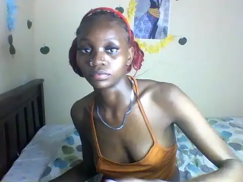 Snapshot of LunaNior chatting on June 7, 2026, 1:00 am LunaNior online show from June 7, 2026, 1:00 am