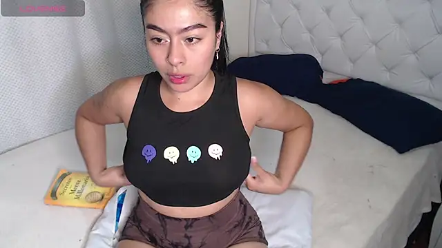 Snapshot of Violet_myers04 chatting on April 24, 2026, 6:10 pm Violet myers04 online show from April 24, 2026, 6:10 pm