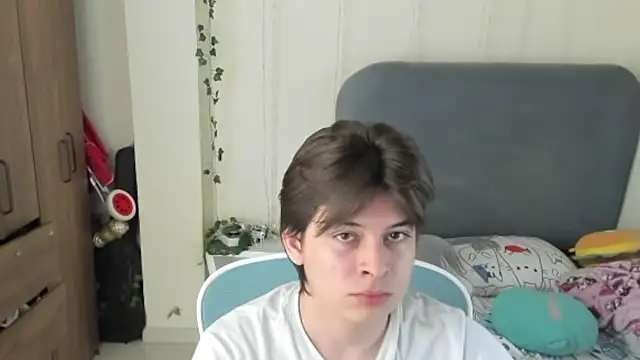 Snapshot of Felixzyn chatting on July 22, 2026, 7:49 pm Felixzyn online show from July 22, 2026, 7:49 pm